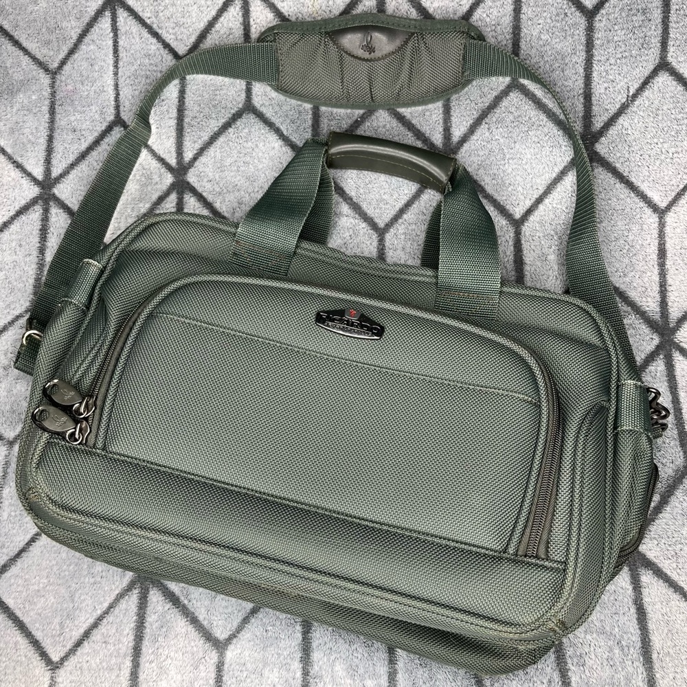 Ricardo Beverly Hills Green Weekend Luggage Carry On Travel Bag C1